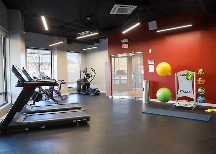 Luxury Apartment With Gym, Steps From Commuter Rail #4011