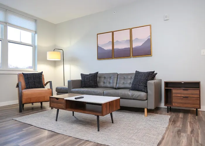 Luxury Apartment With Gym, Steps From Commuter Rail #4011