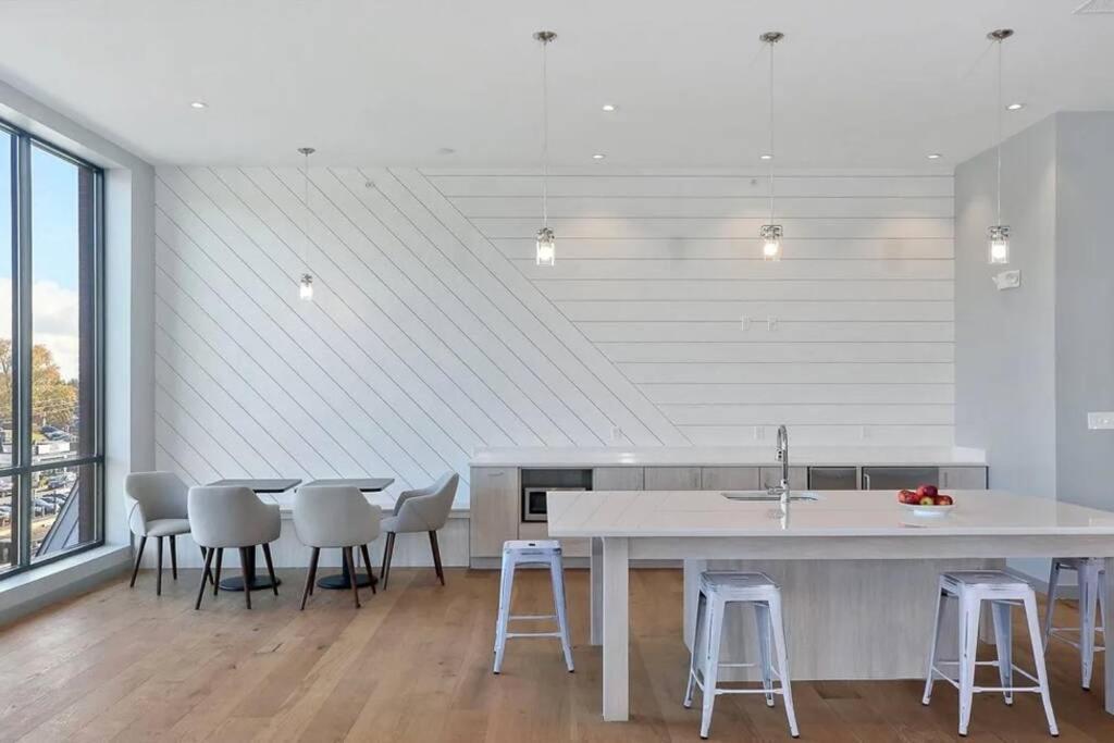 Luxury With Gym, Steps From Commuter Rail #4011 Reading